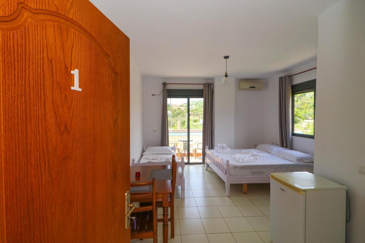 Bora Rooms Himare Buitenkant foto